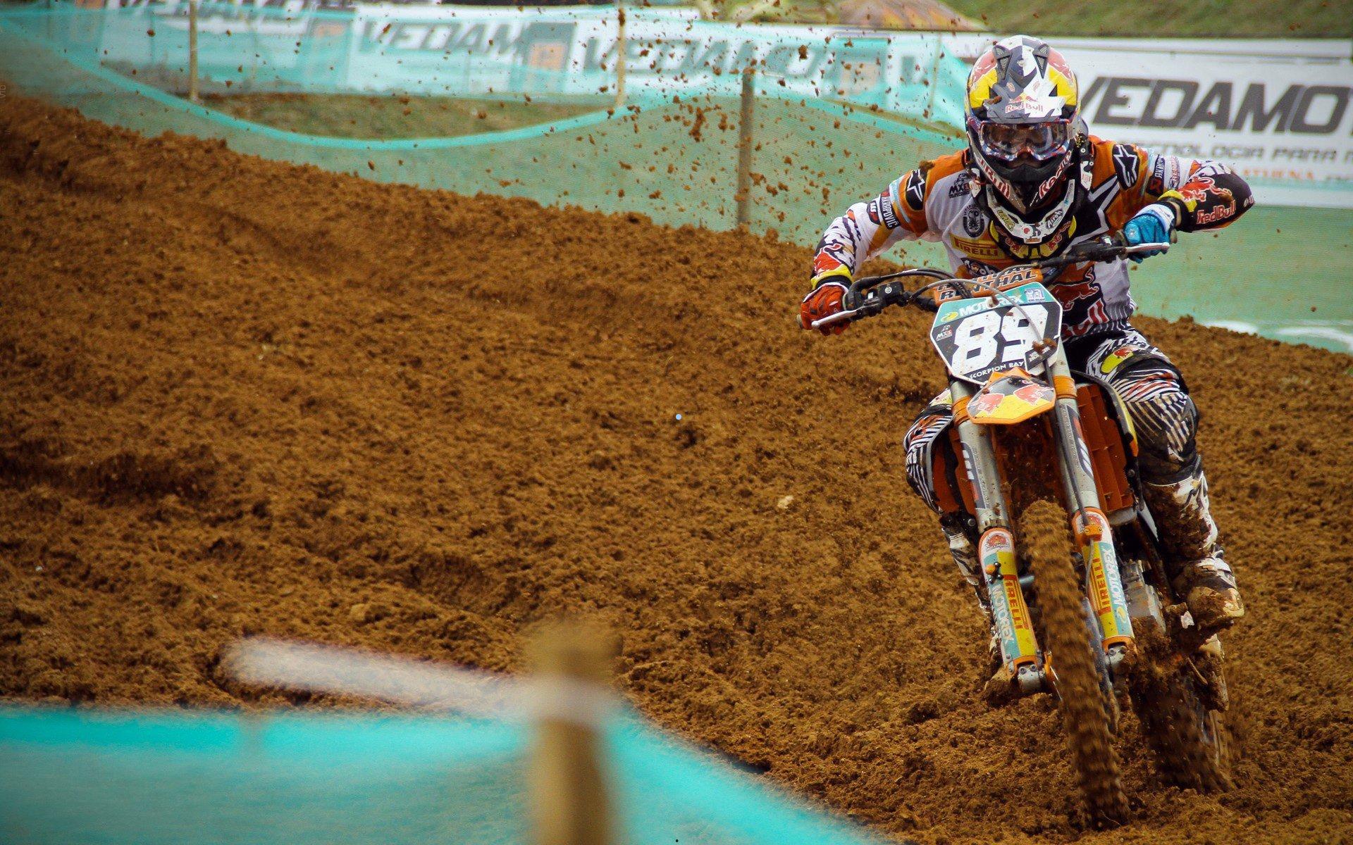 湖人队官方展示2023赛季篮筐破坏精彩瞬间回顾